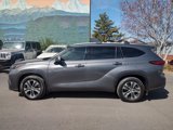 Used 2022 Toyota Highlander XLE image 2