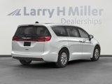 Used 2023 Chrysler Pacifica Touring-L image 2