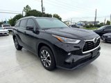 Used 2021 Toyota Highlander XLE image 3