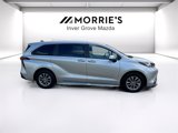 Used 2022 Toyota Sienna XLE image 4