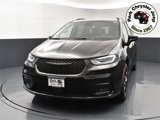 New 2025 Chrysler Pacifica Limited image 2