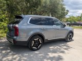 Used 2023 Kia Telluride S image 3