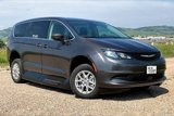 Used 2022 Chrysler Voyager LX image 3