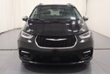 Used 2022 Chrysler Pacifica Limited image 3
