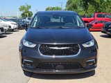 Used 2024 Chrysler Pacifica Touring-L image 2