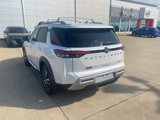 New 2025 Nissan Pathfinder Platinum image 4