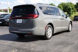 Used 2022 Chrysler Pacifica Touring-L image 4