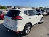 Used 2017 Nissan Rogue SV image 4
