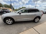 Used 2022 Volvo XC60 B5 Momentum image 4