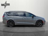 New 2025 Chrysler Pacifica Limited image 2