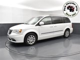 Used 2015 Chrysler Town & Country Touring image 3