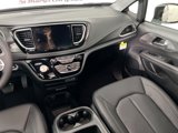 New 2025 Chrysler Pacifica Select image 4