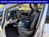 Used 2023 Chrysler Pacifica Touring-L image 3