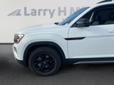New 2025 Volkswagen Atlas Peak Edition SE image 2