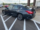 Used 2016 Nissan Altima 2.5 SV w/ Interior Lighting Package image 4
