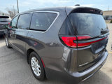 Used 2023 Chrysler Pacifica Touring-L image 5