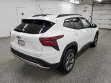 Used 2024 Chevrolet Trax LT w/ LT Convenience Package image 4