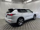 New 2025 Mitsubishi Outlander SE image 3
