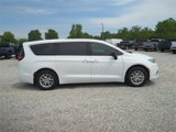 New 2025 Chrysler Pacifica Select image 2