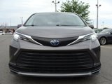 Used 2021 Toyota Sienna LE image 2