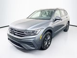 Used 2024 Volkswagen Tiguan SE image 3