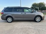 Used 2017 Toyota Sienna XLE image 4