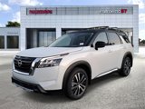 New 2025 Nissan Pathfinder Platinum image 3