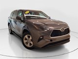 Used 2024 Toyota Highlander LE image 2
