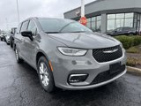 New 2025 Chrysler Pacifica Select image 2