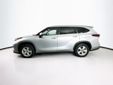 Used 2024 Toyota Highlander LE image 4