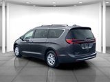 Used 2022 Chrysler Pacifica Touring-L image 5