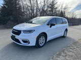 Used 2024 Chrysler Pacifica Touring-L image 2