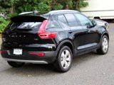 Used 2021 Volvo XC40 T5 Momentum image 4