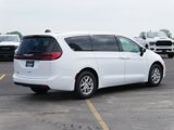 New 2025 Chrysler Pacifica Select image 2