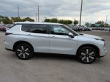 New 2025 Mitsubishi Outlander SE image 3