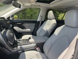 Used 2020 Toyota Highlander XLE image 3