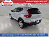 Used 2022 Volvo XC40 T5 Momentum image 3