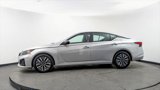Used 2024 Nissan Altima 2.5 SV image 3