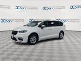 Used 2023 Chrysler Pacifica Touring-L image 4
