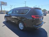 Used 2022 Chrysler Pacifica Touring-L image 5