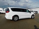 New 2025 Chrysler Pacifica Select image 3