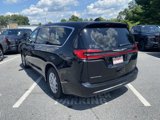 New 2025 Chrysler Pacifica Select image 3