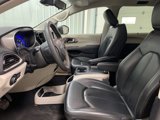 Certified 2023 Chrysler Pacifica Touring-L image 4