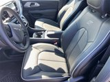 New 2025 Chrysler Pacifica Limited w/ Uconnect Theater Family Group image 6