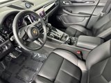 Certified 2024 Porsche Macan image 4