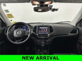 Used 2023 Jeep Cherokee Altitude Lux image 3