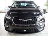 Used 2023 Chrysler Pacifica Touring-L image 2