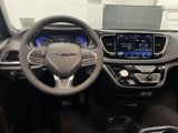 New 2025 Chrysler Pacifica Select image 5