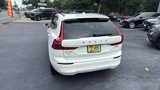 Used 2022 Volvo XC60 B5 Momentum image 5