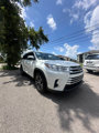 Used 2019 Toyota Highlander LE image 3